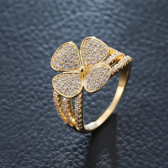 Luxury Elegant 18K Gold Plated Flower Ring Lucky 4-leaf Clover zirconia - Picture 1 of 4